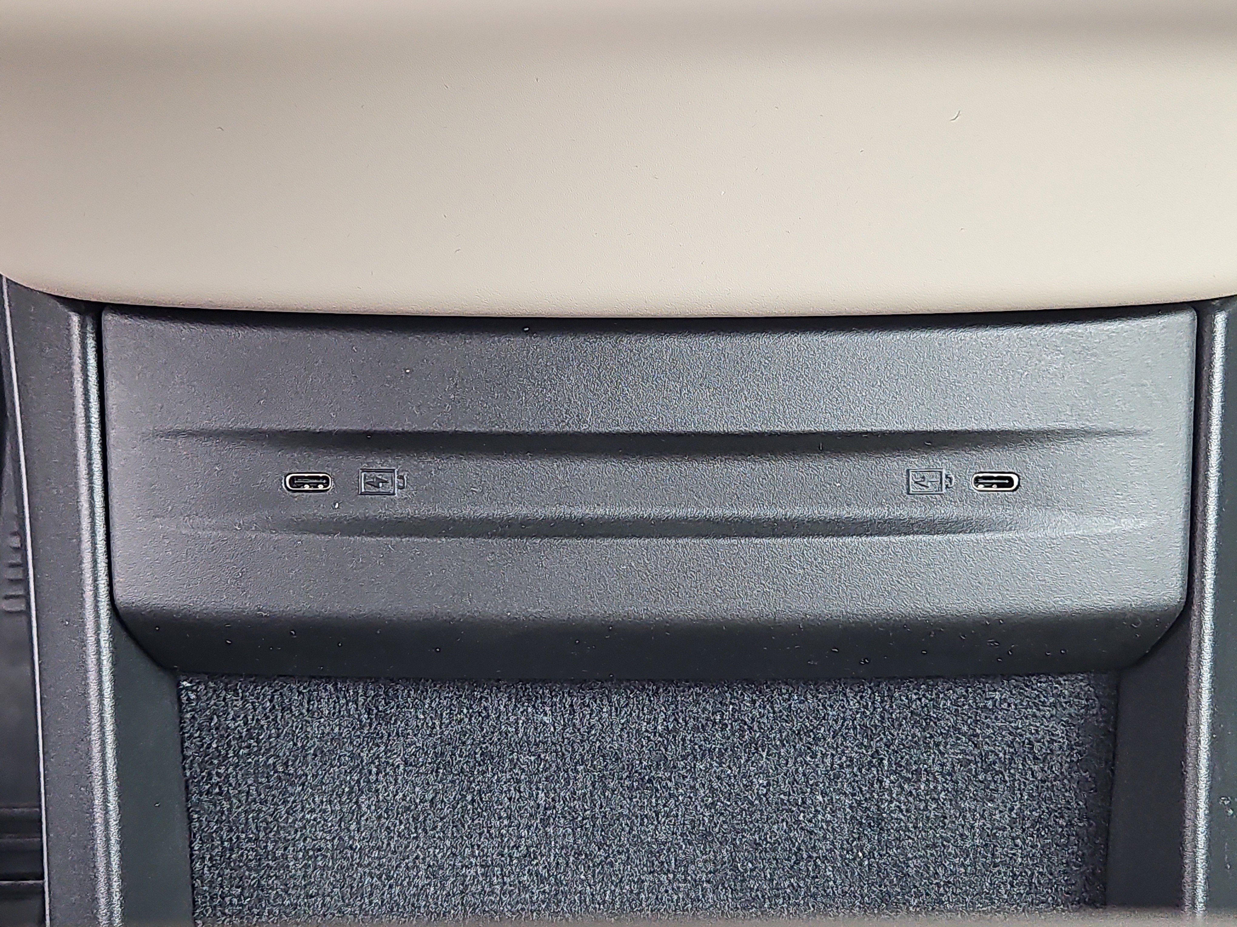 New 2025 Volvo EX90 Plus w/ Protection Package Premier image 9