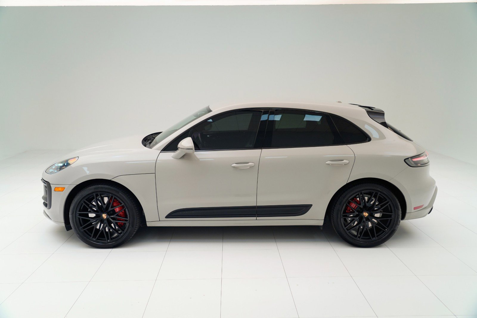 Certified 2023 Porsche Macan GTS AWD/4WD image 2