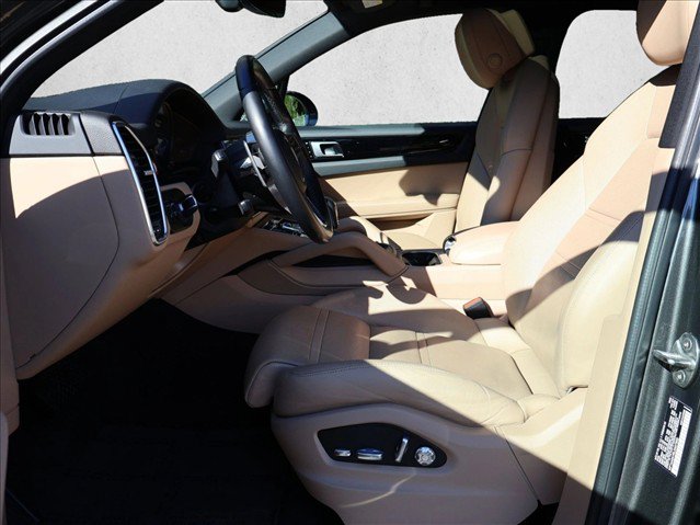 Used 2020 Porsche Cayenne AWD/4WD image 21