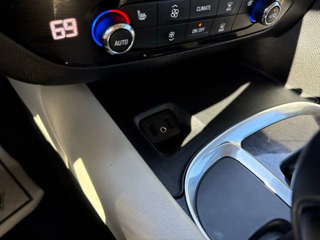 Used 2019 Buick Enclave Essence image 32