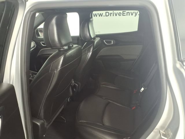 Used 2024 Jeep Compass Latitude AWD/4WD image 9