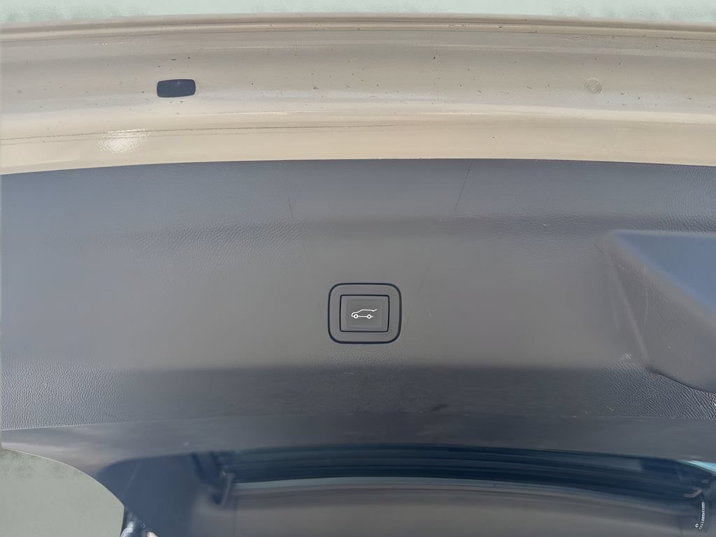 Used 2025 Chevrolet Suburban Z71 AWD/4WD image 11