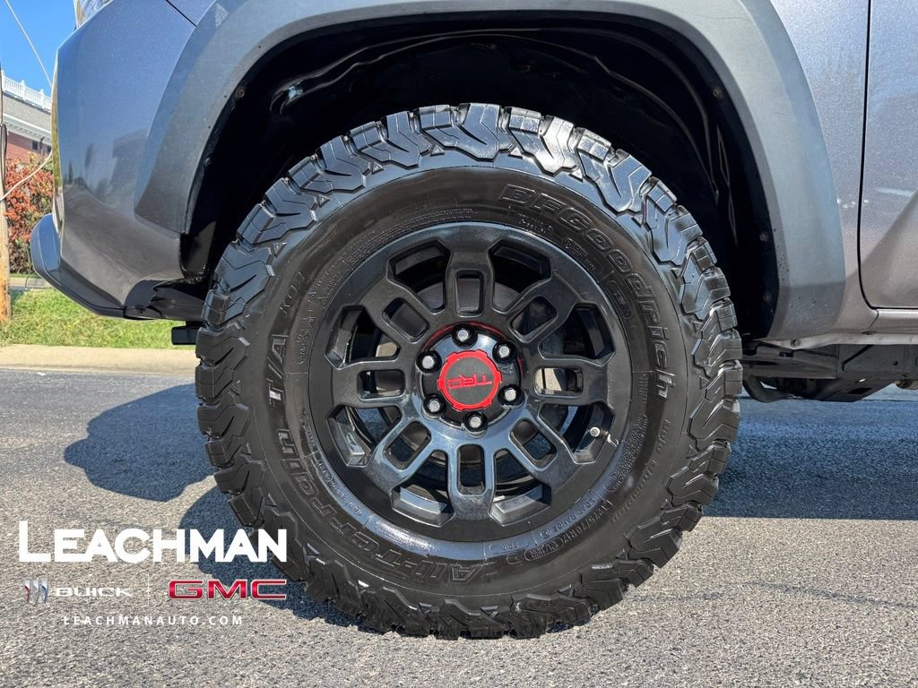 Used 2017 Toyota Tacoma TRD Off-Road AWD/4WD image 7