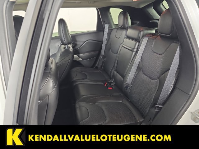 Used 2017 Jeep Cherokee Overland w/ Technology Group AWD/4WD image 27