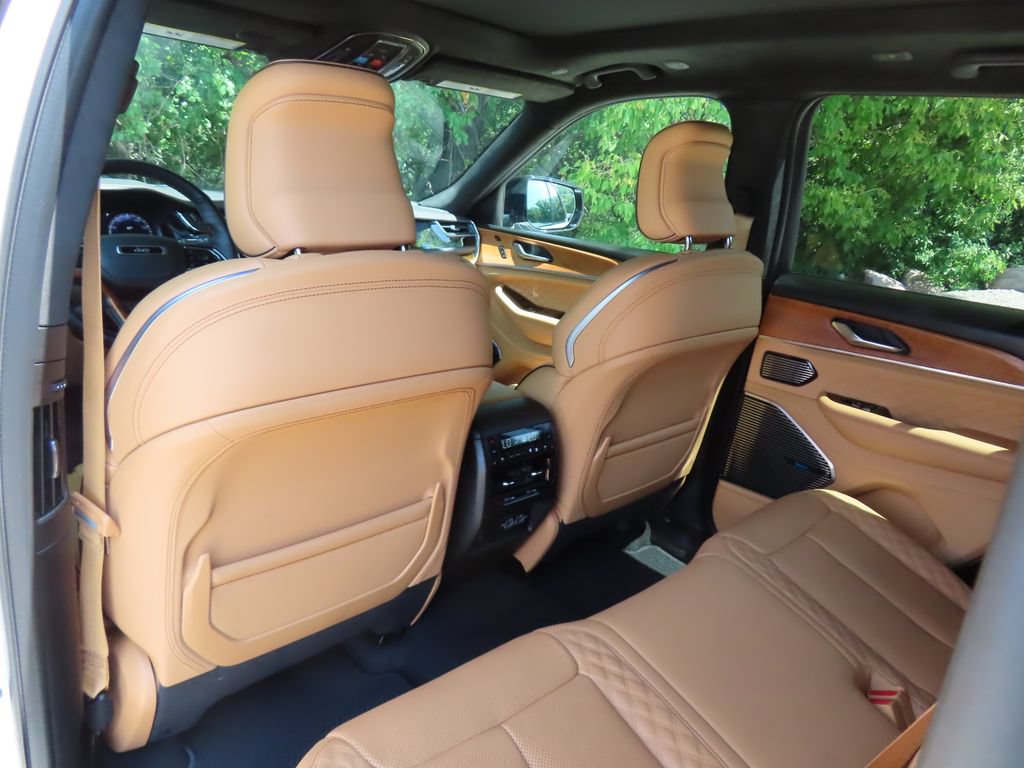 Certified 2025 Jeep Grand Cherokee Summit AWD/4WD image 30