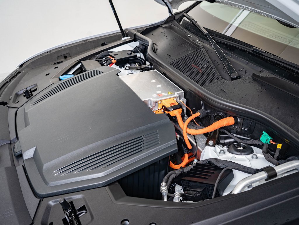 Used 2022 Audi e-tron Premium w/ Convenience Plus Package image 38