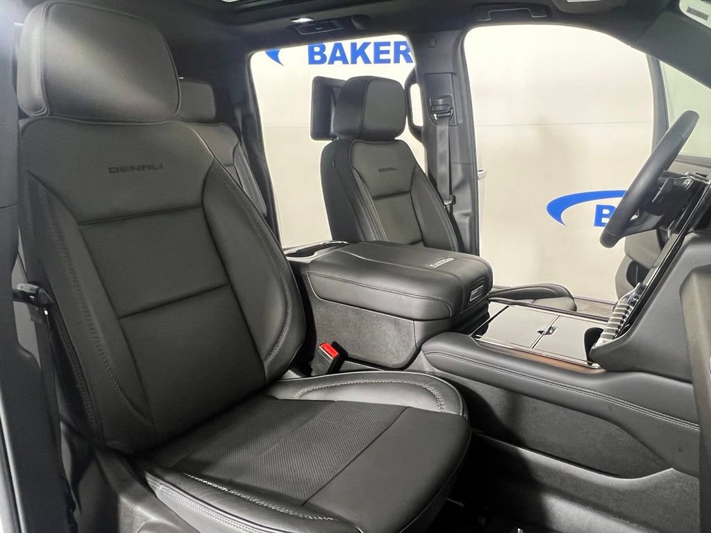 Used 2025 GMC Yukon XL Denali w/ Denali Reserve Package AWD/4WD image 12