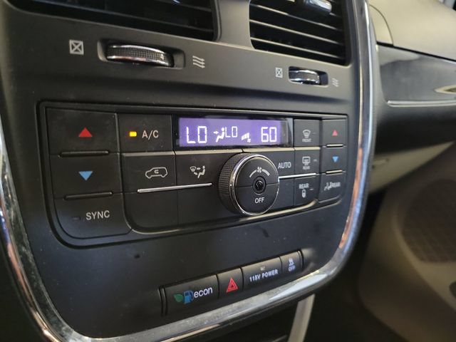 Used 2016 Chrysler Town & Country Touring FWD image 18