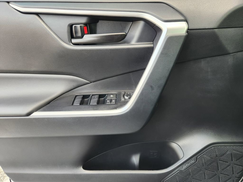 Used 2025 Toyota RAV4 LE image 22