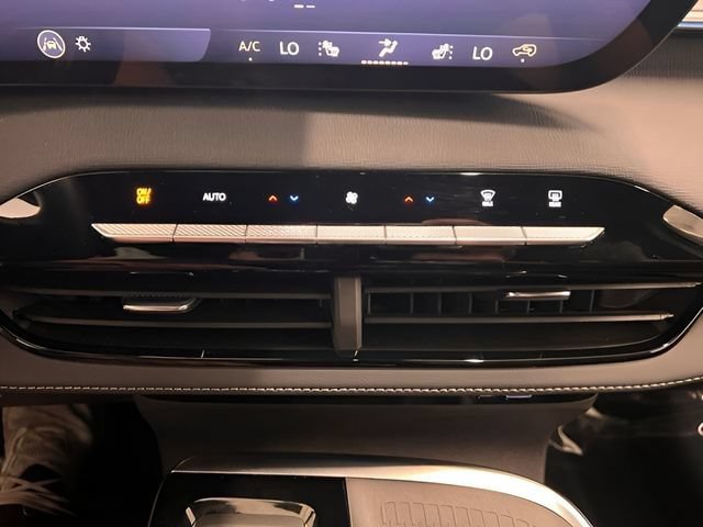 Certified 2026 Buick Enclave Sport Touring AWD/4WD image 31