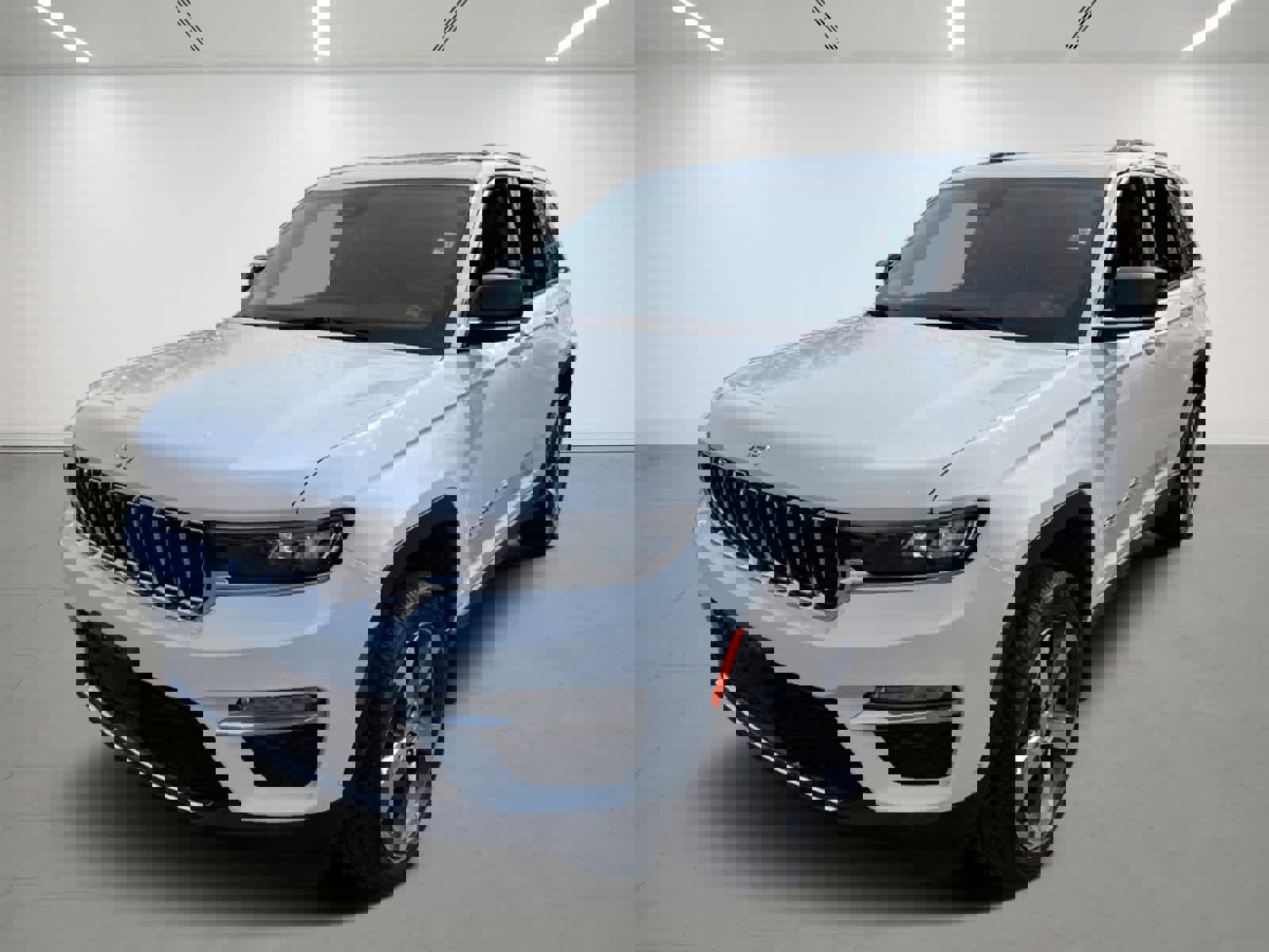 Used 2023 Jeep Grand Cherokee Limited w/ Luxury Tech Group II image 2