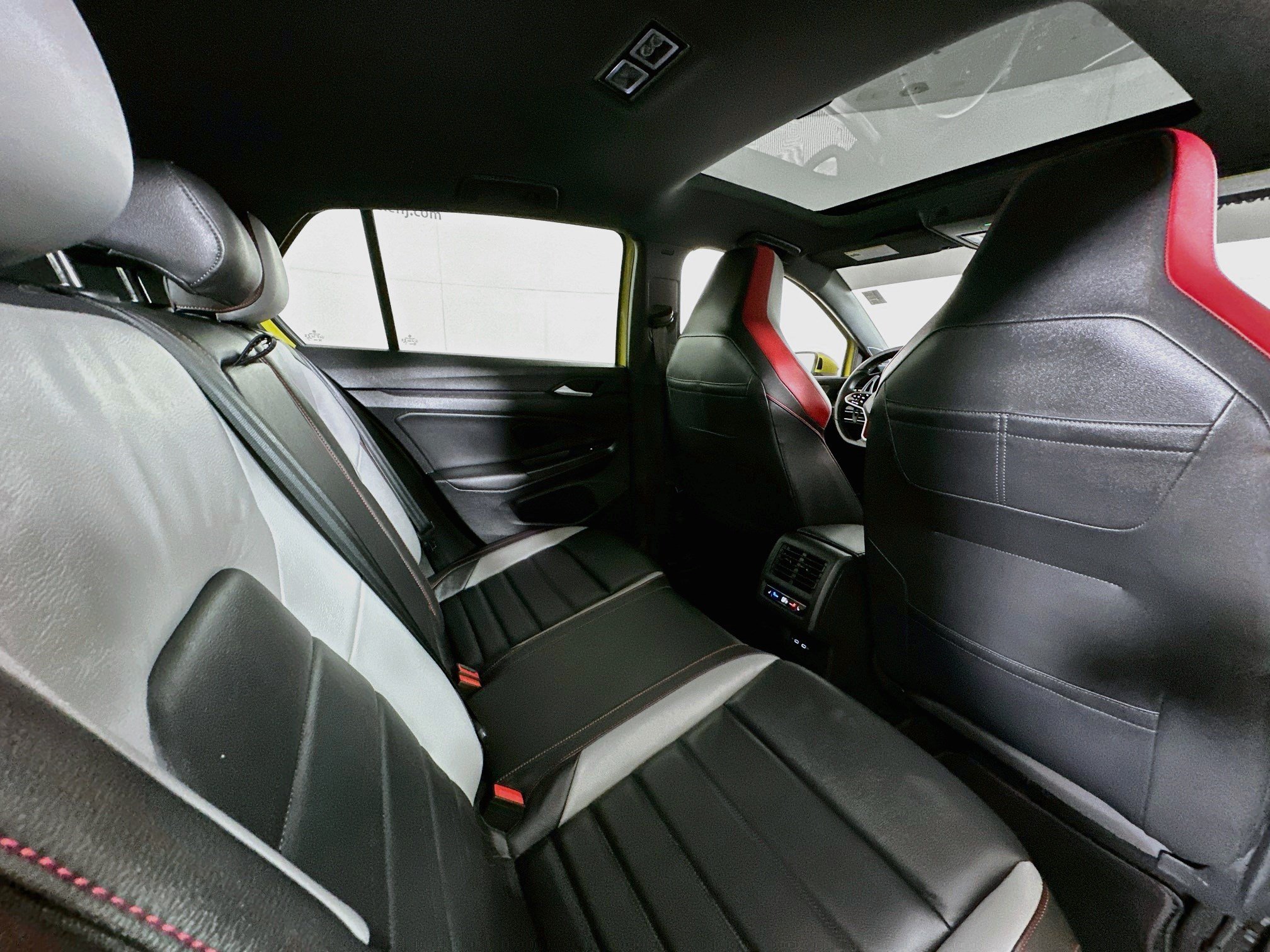 Used 2022 Volkswagen GTI Autobahn FWD image 27