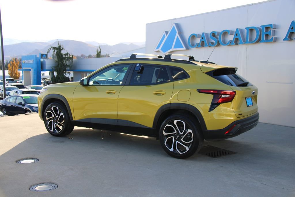 Used 2025 Chevrolet Trax RS image 6