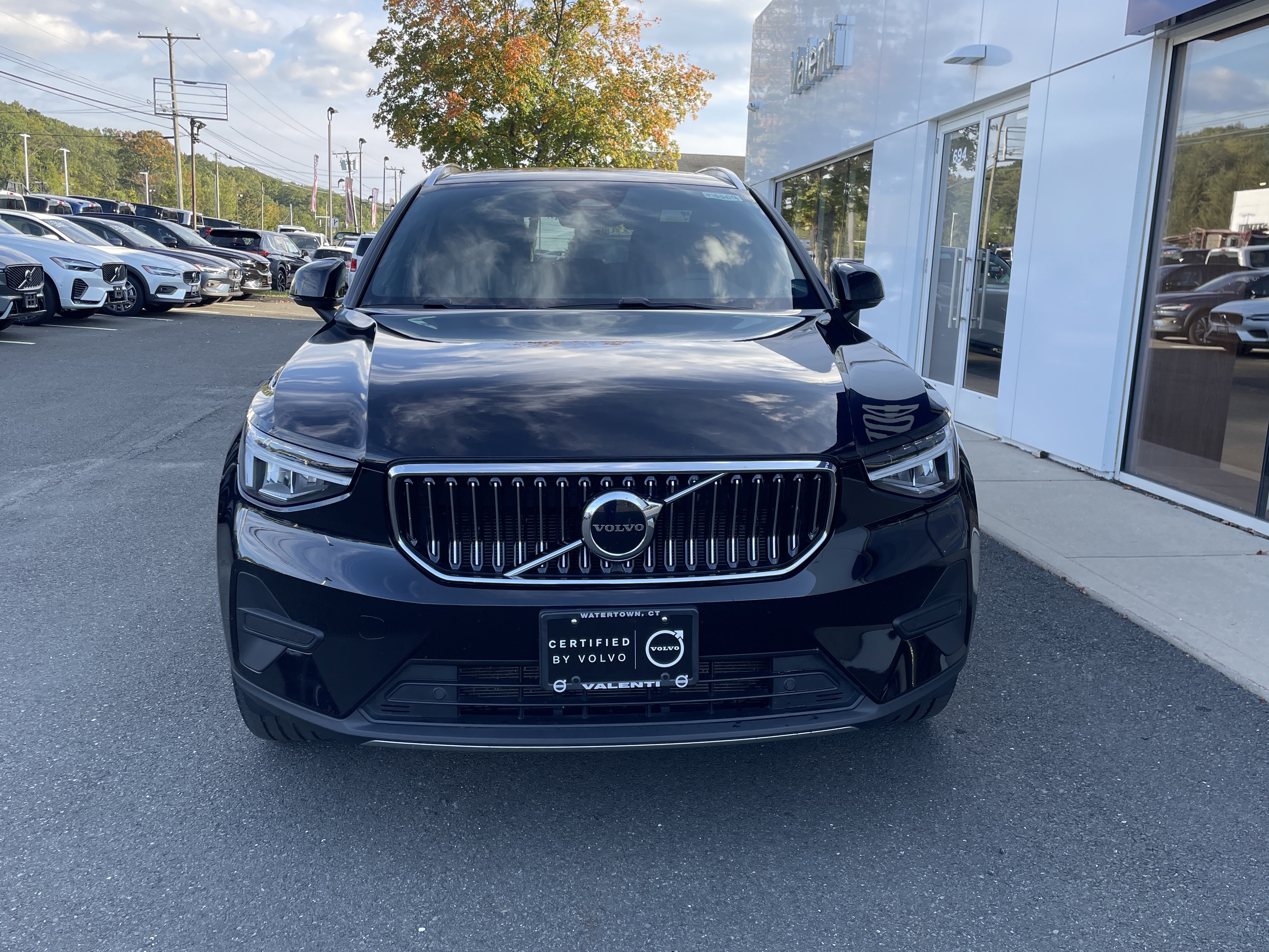 Certified 2025 Volvo XC40 B5 Core AWD/4WD image 2