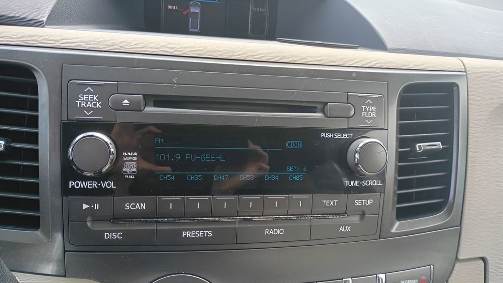 Used 2012 Toyota Sienna XLE FWD image 34