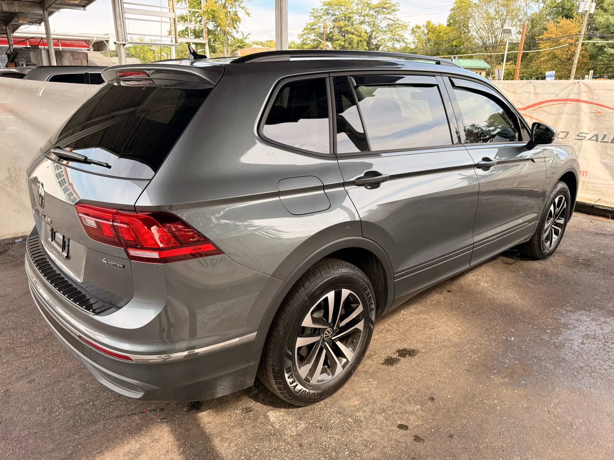 Used 2024 Volkswagen Tiguan S AWD/4WD image 12