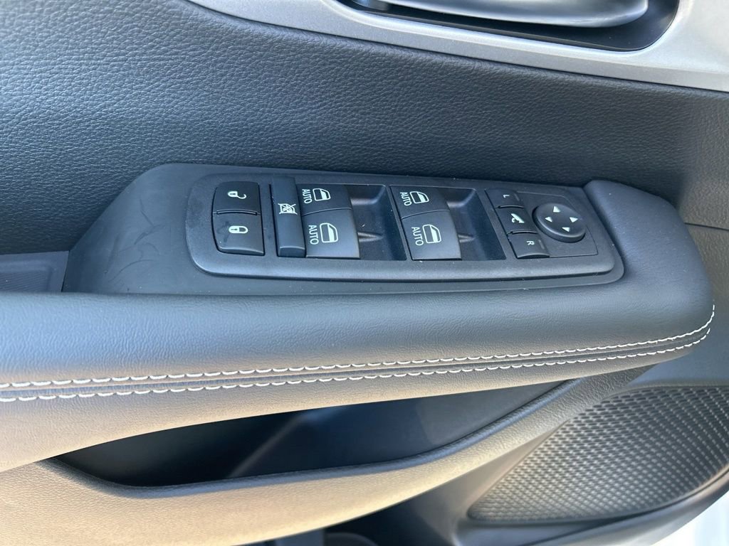 New 2025 Chrysler Pacifica Limited FWD image 37