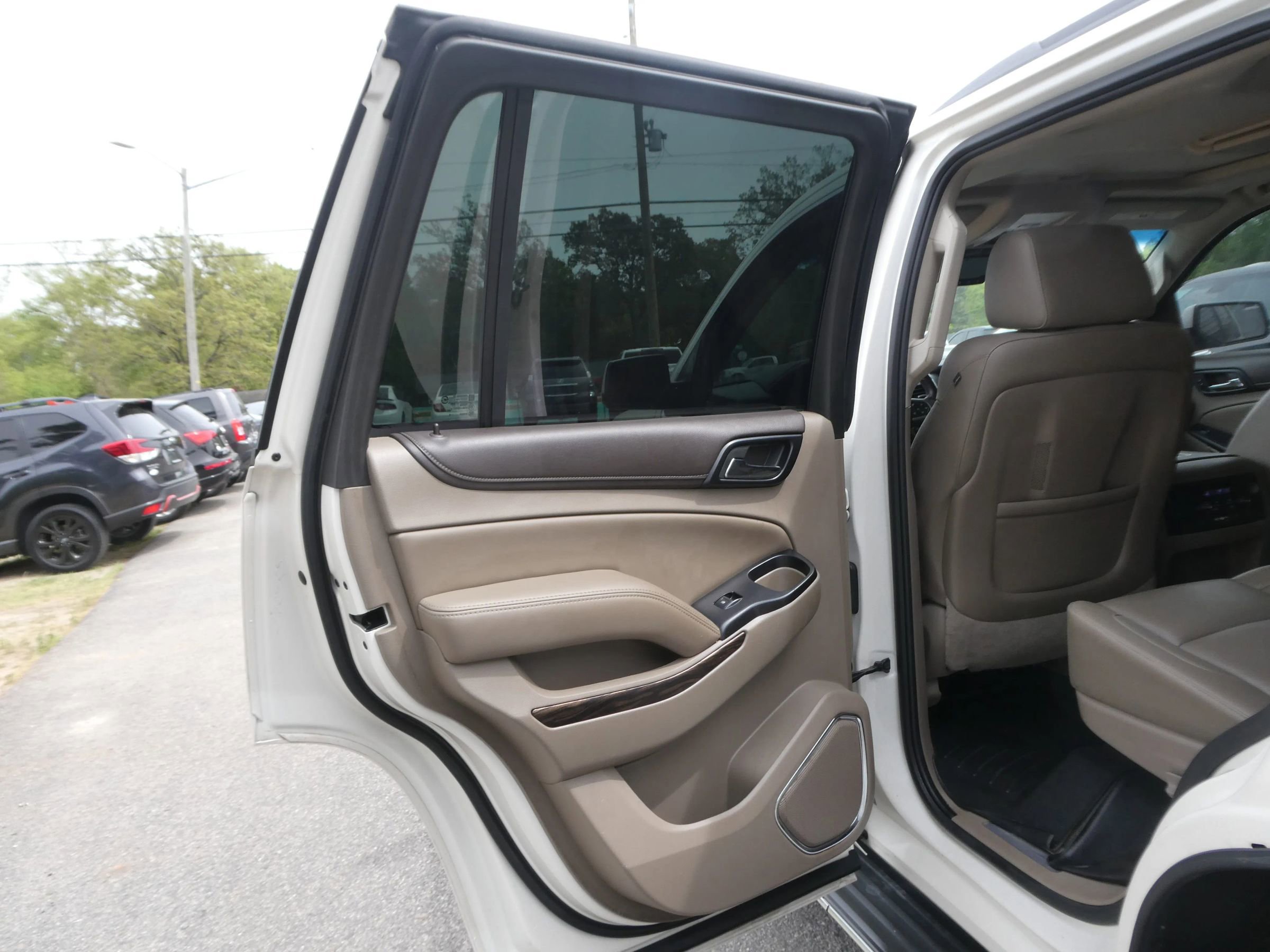 Used 2015 GMC Yukon SLT w/ Open Road Package AWD/4WD image 30