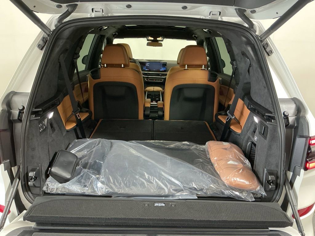 Used 2026 BMW X7 xDrive40i w/ M Sport Package AWD/4WD image 32