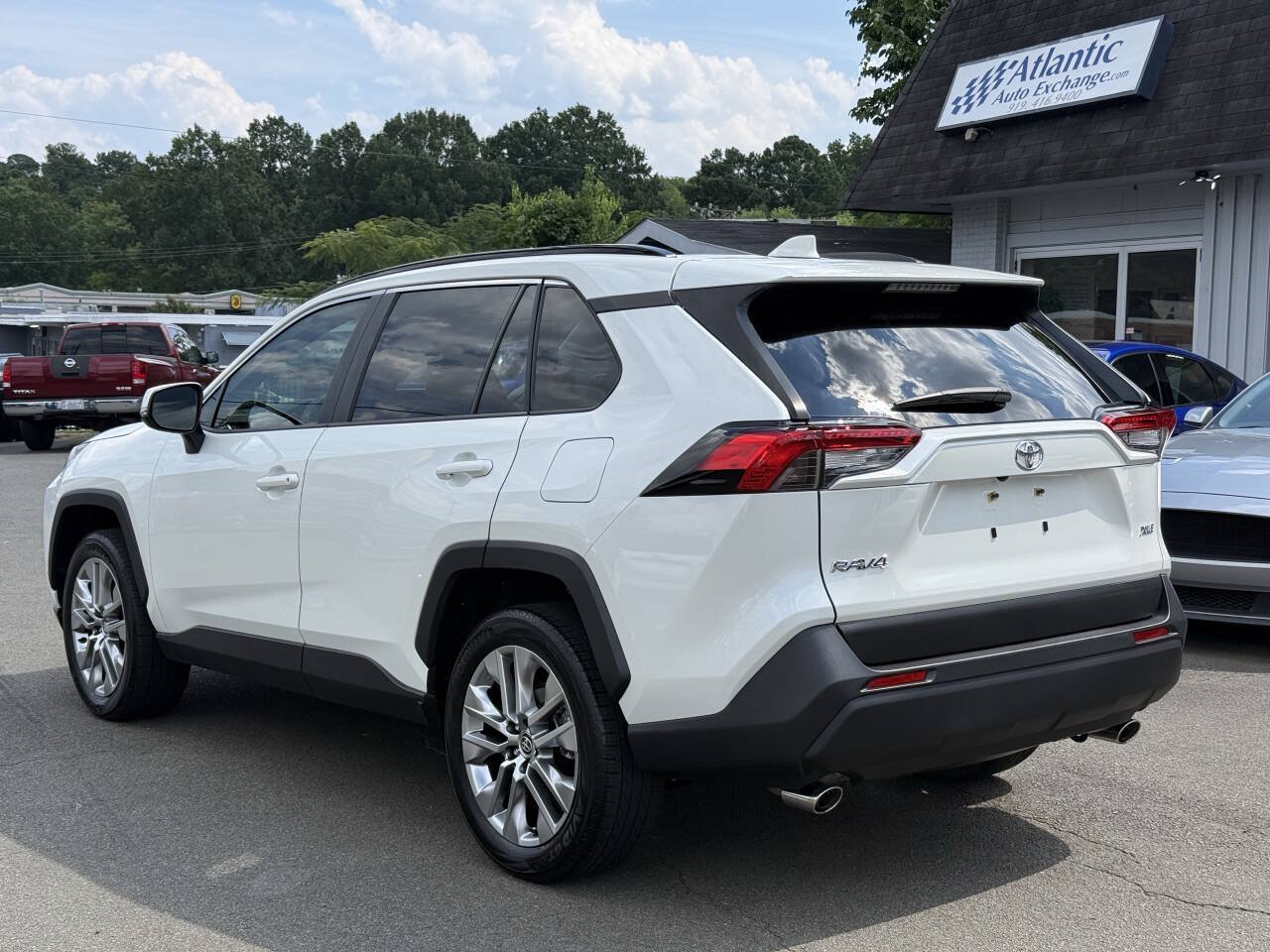 Used 2022 Toyota RAV4 XLE Premium FWD image 6