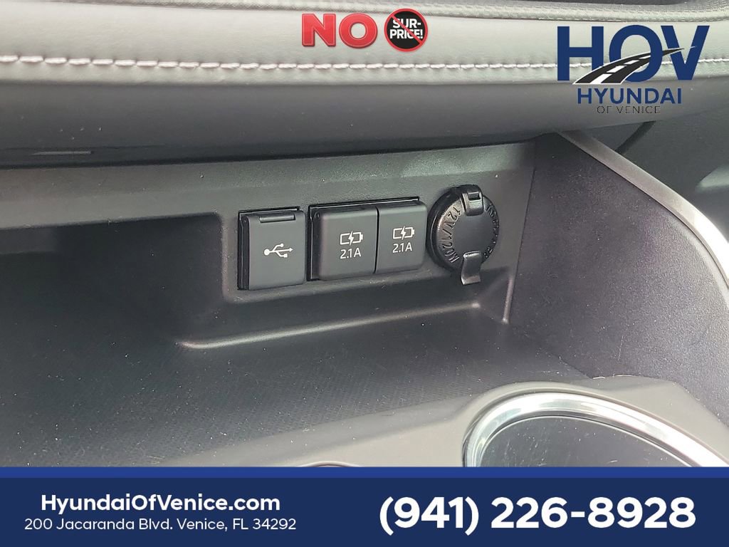 Used 2021 Toyota Highlander XLE FWD image 33