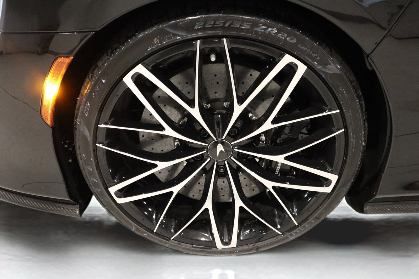 Used 2023 McLaren GT RWD image 23