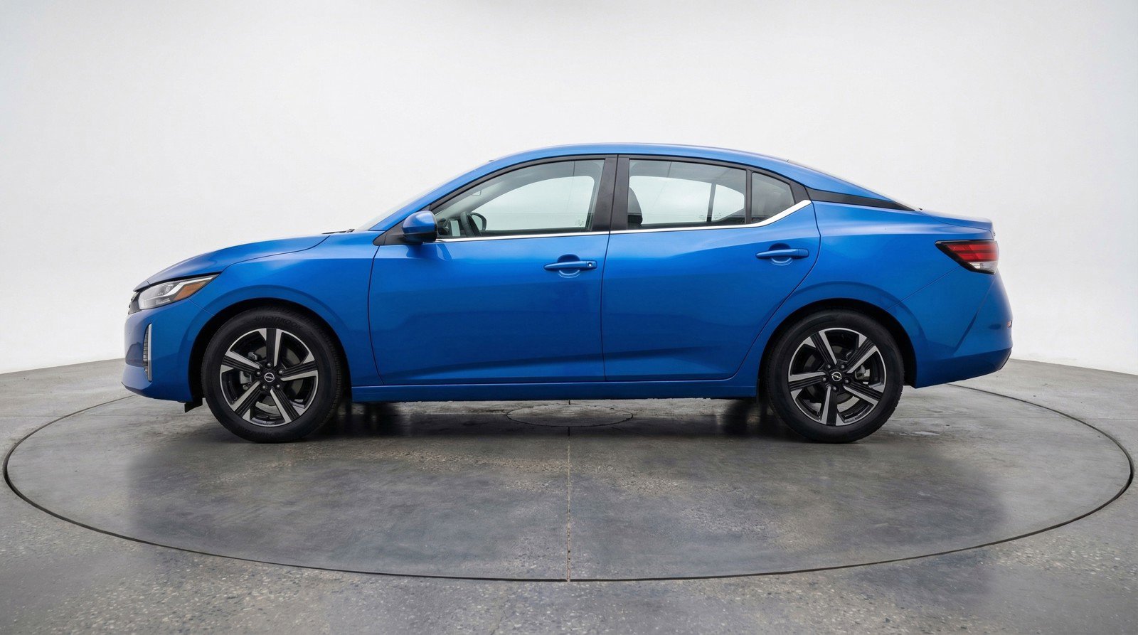 Used 2025 Nissan Sentra SV image 5