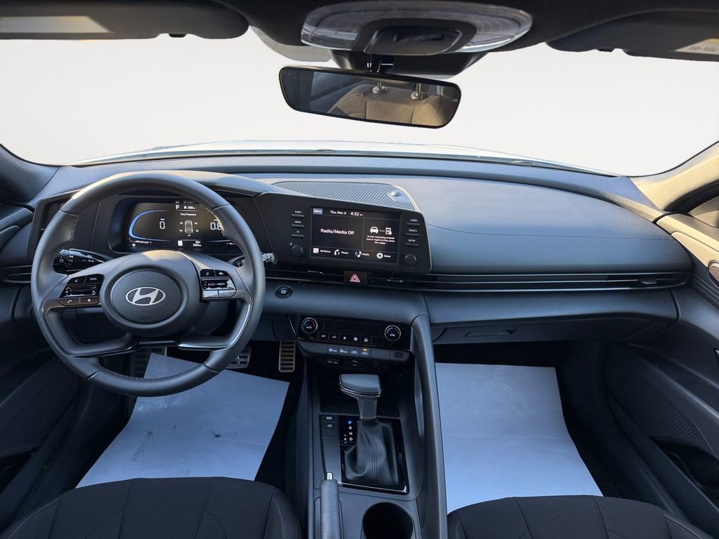 Certified 2025 Hyundai Elantra Sport image 16
