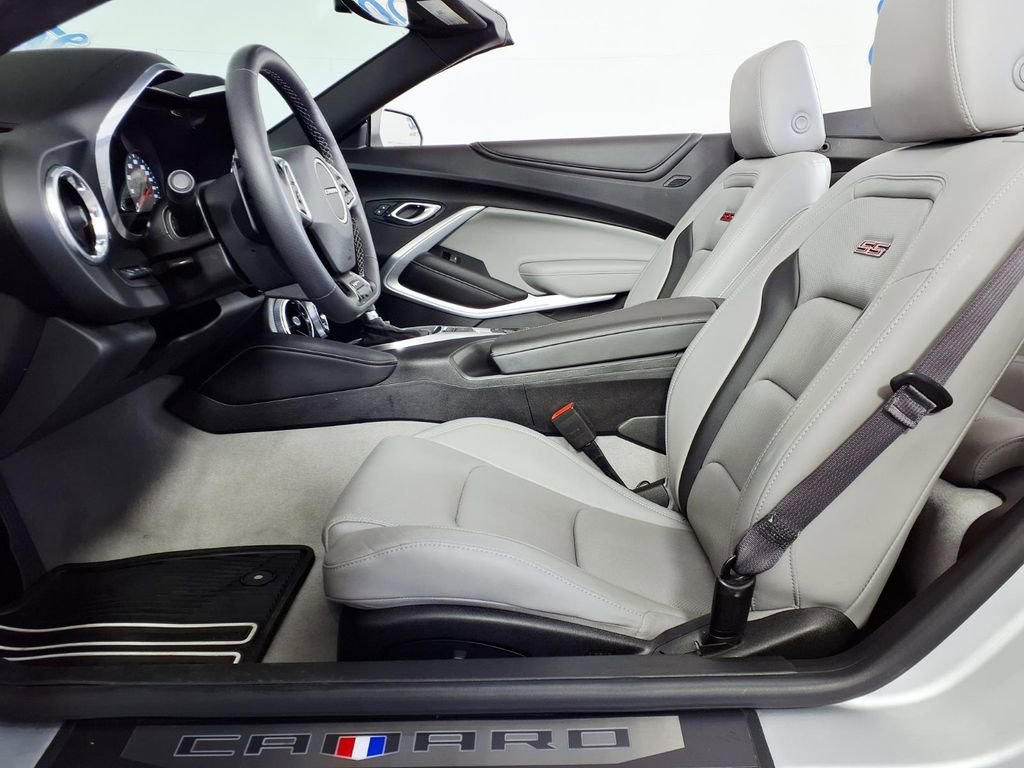 Used 2017 Chevrolet Camaro SS RWD image 8