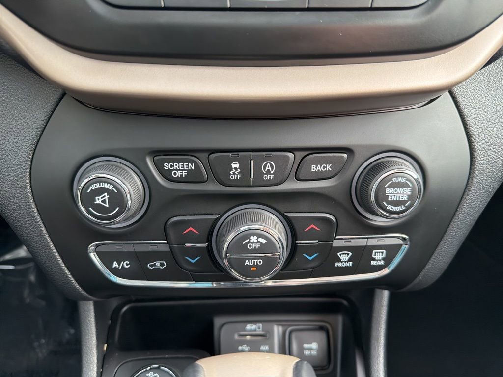 Used 2016 Jeep Cherokee Limited w/ Luxury Group image 31