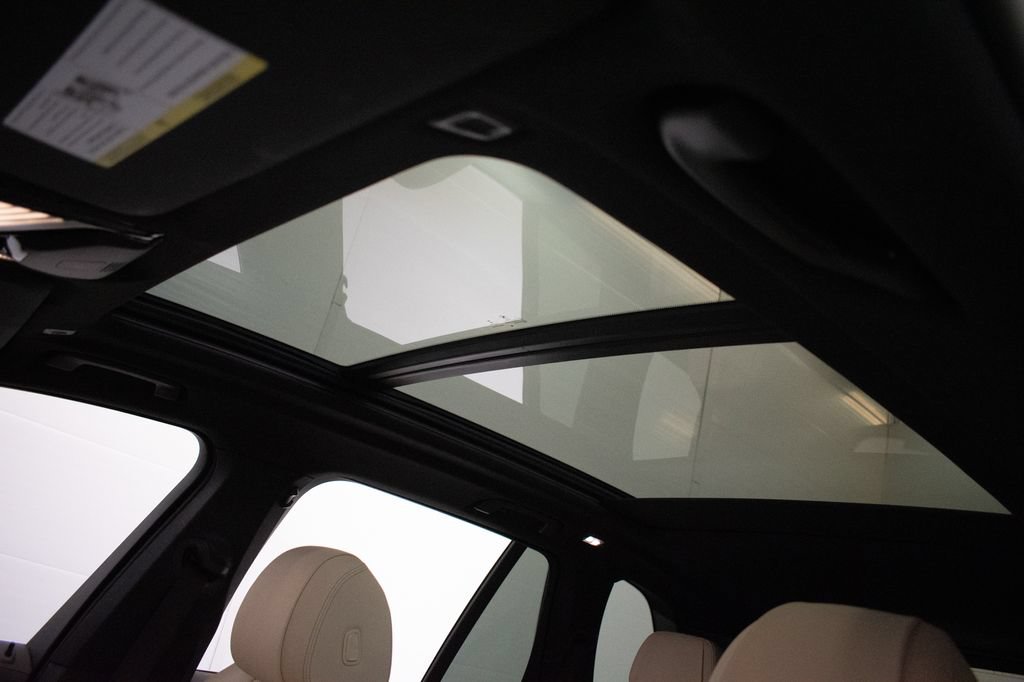 Used 2022 BMW X5 xDrive40i w/ Premium Package AWD/4WD image 21