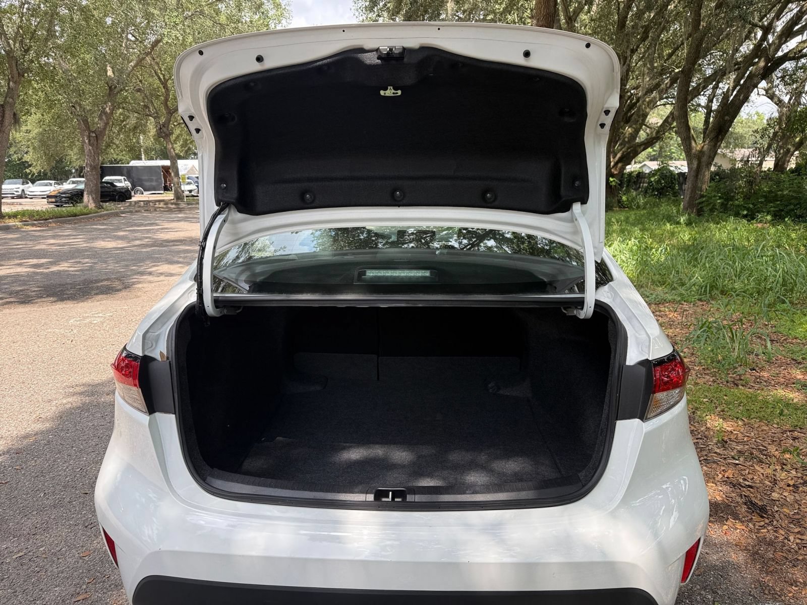Used 2025 Toyota Corolla LE FWD image 27