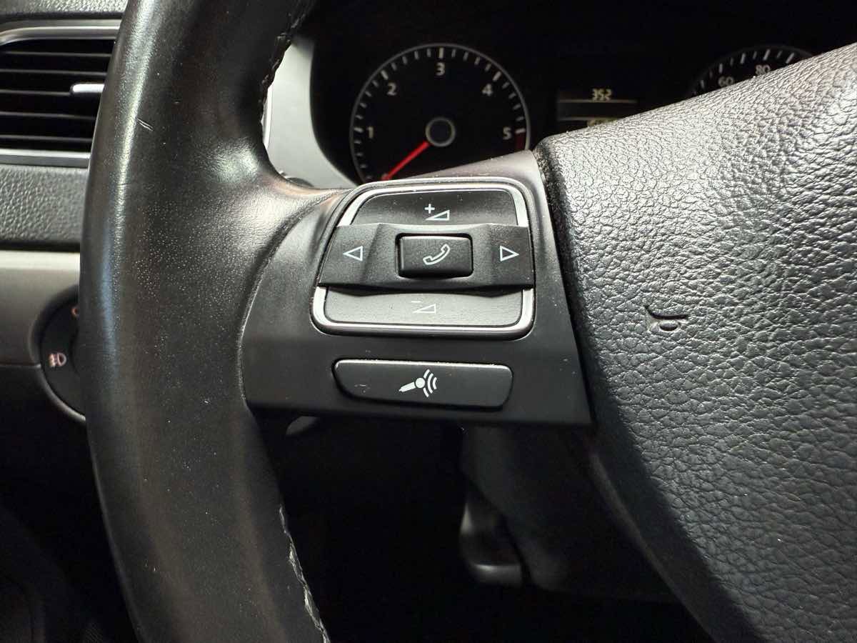 Used 2013 Volkswagen Jetta TDI FWD image 12