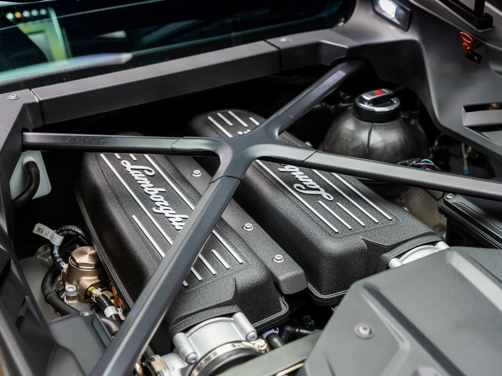 Used 2022 Lamborghini Huracan EVO image 40
