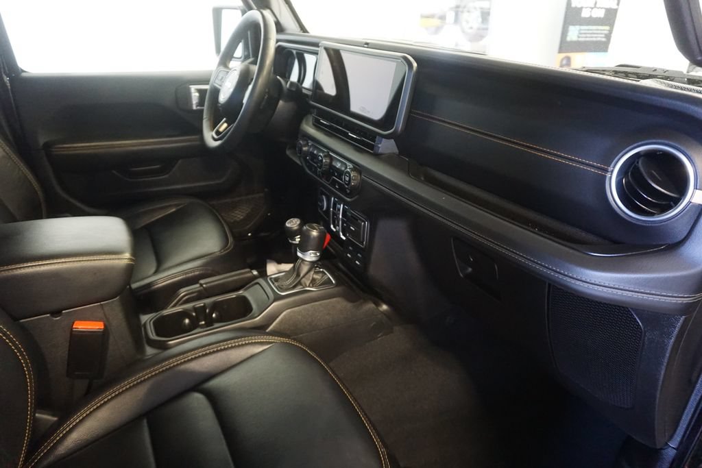 Used 2024 Jeep Gladiator Sport w/ Premium Package AWD/4WD image 26
