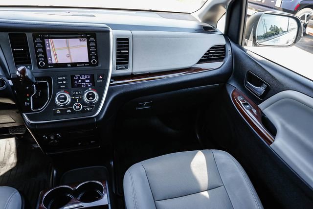 Used 2019 Toyota Sienna Limited Premium image 18