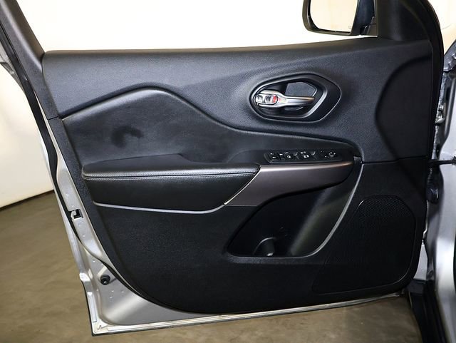 Used 2019 Jeep Cherokee Latitude Plus w/ Cold Weather Group AWD/4WD image 21