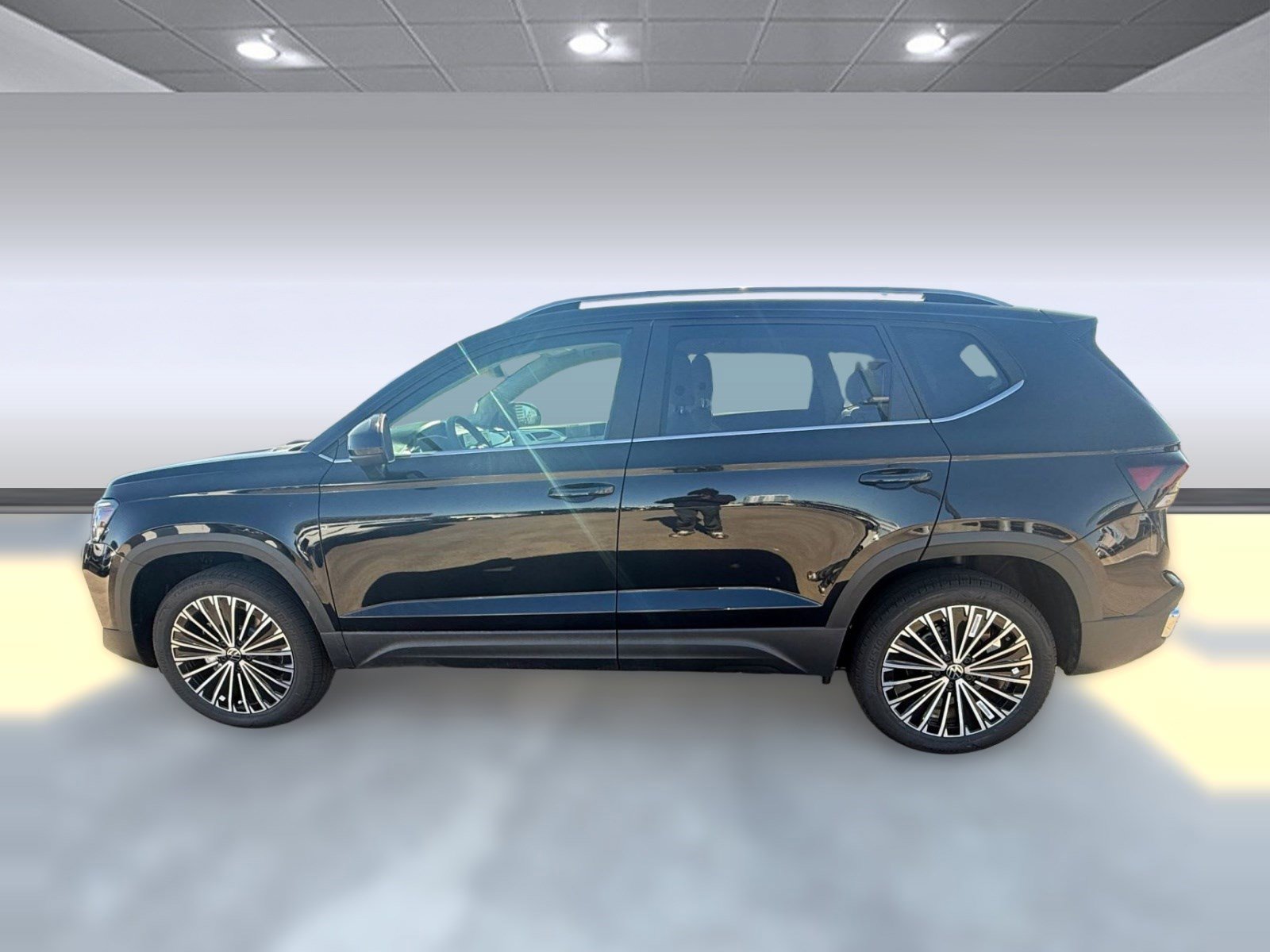 New 2026 Volkswagen Taos SE image 2