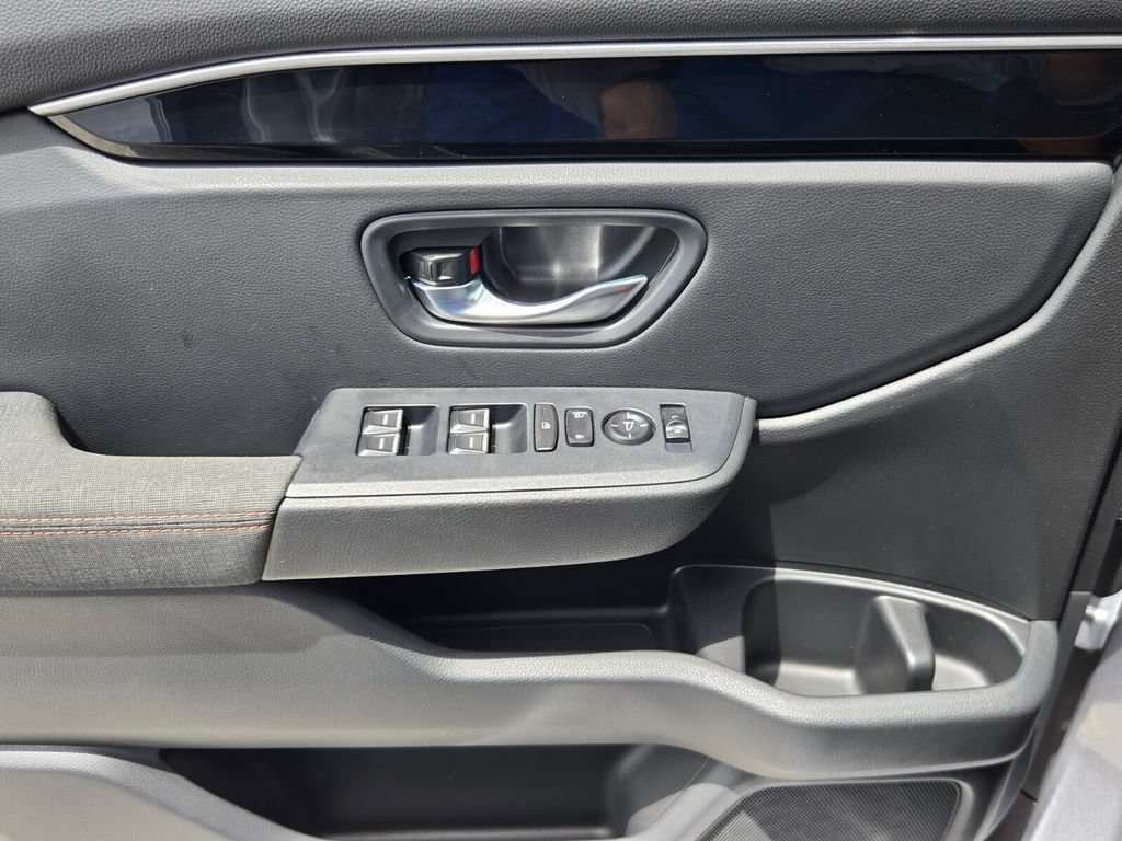 Used 2025 Honda Pilot Sport image 24