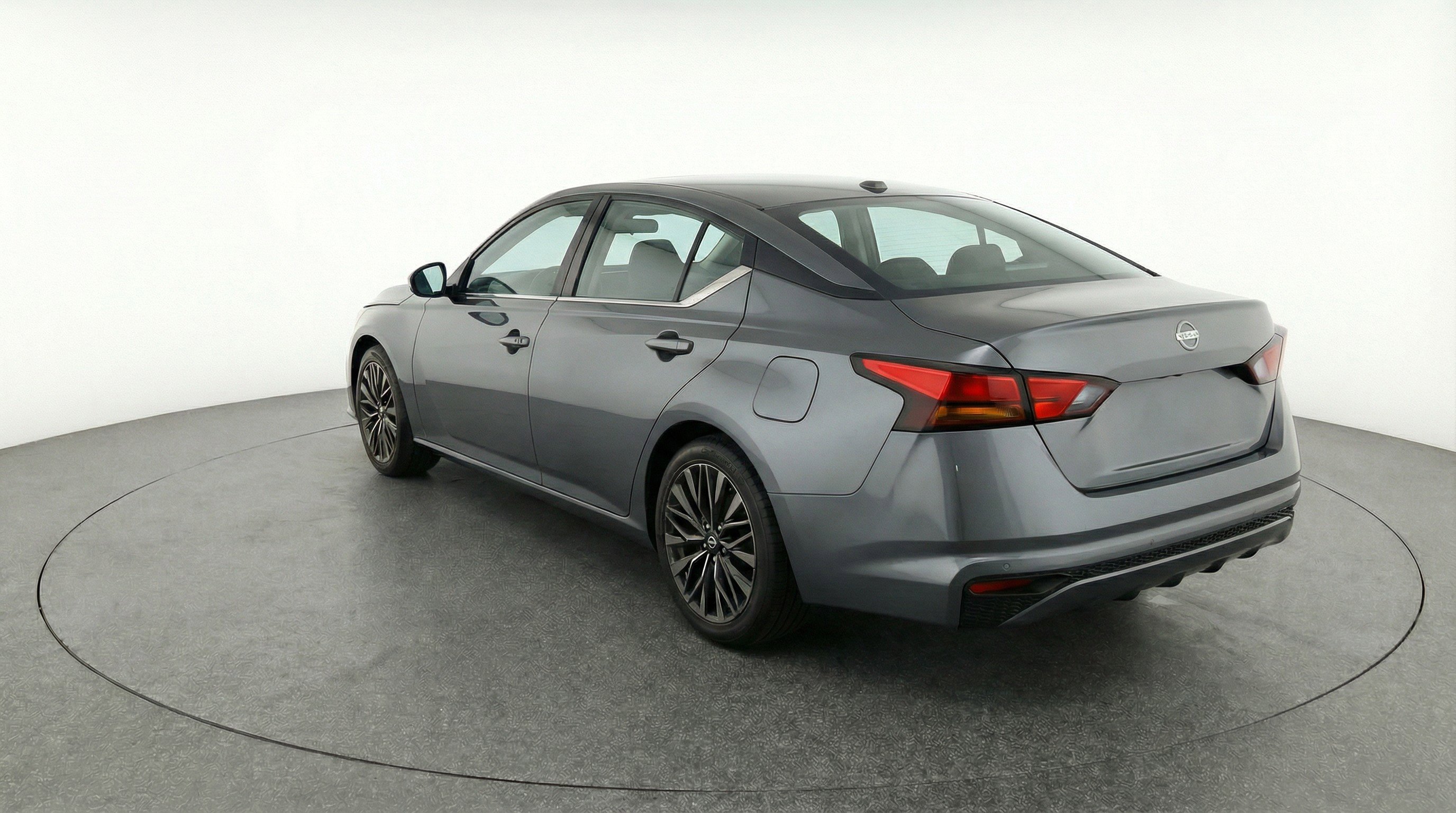 Used 2025 Nissan Altima 2.5 SV FWD image 6