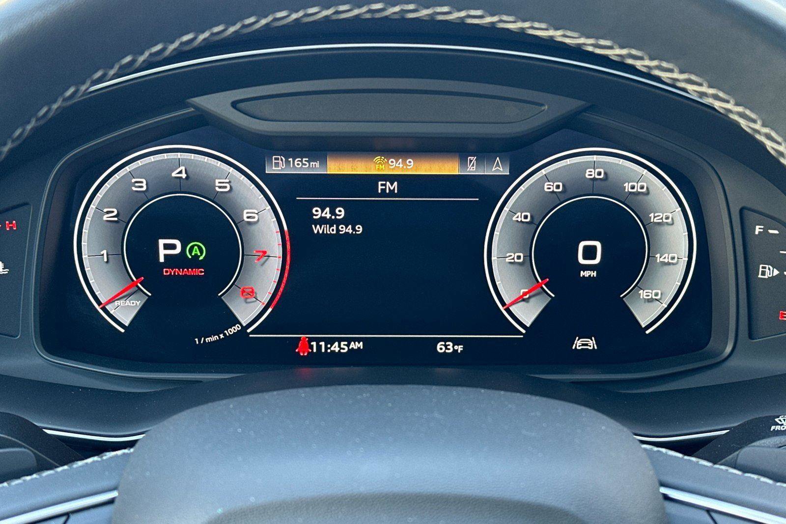 Used 2023 Audi Q8 Premium image 25