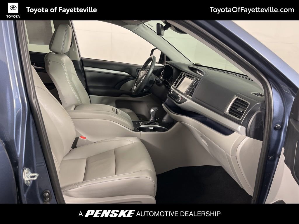 Used 2019 Toyota Highlander XLE FWD image 8