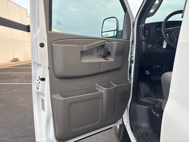 New 2026 GMC Savana 3500 Extended RWD image 13