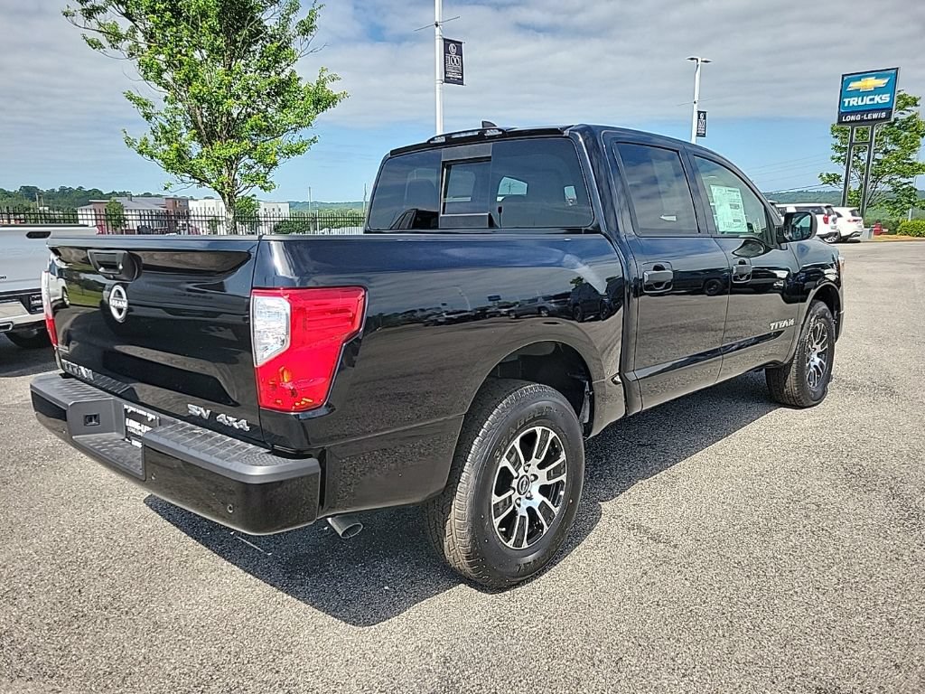 Used 2024 Nissan Titan SV AWD/4WD image 7