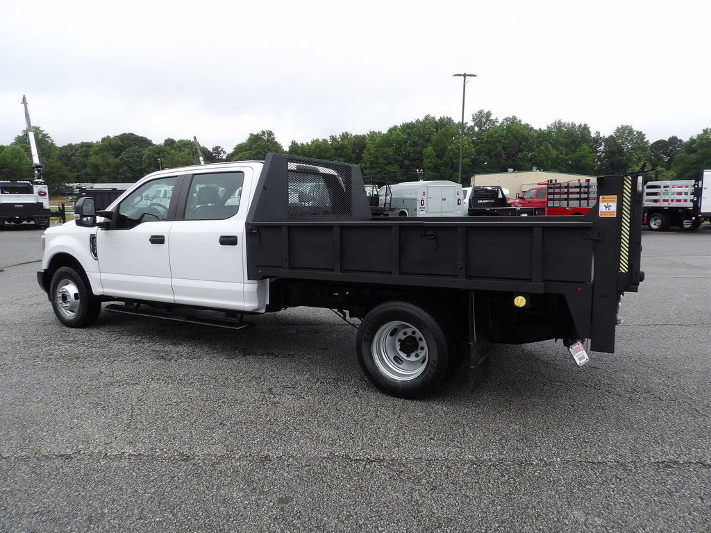Used 2018 Ford F350 XL w/ Power Equipment Group RWD image 4