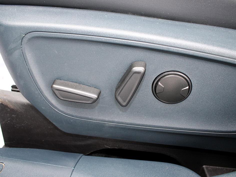 Used 2025 Ford Maverick Lobo image 11