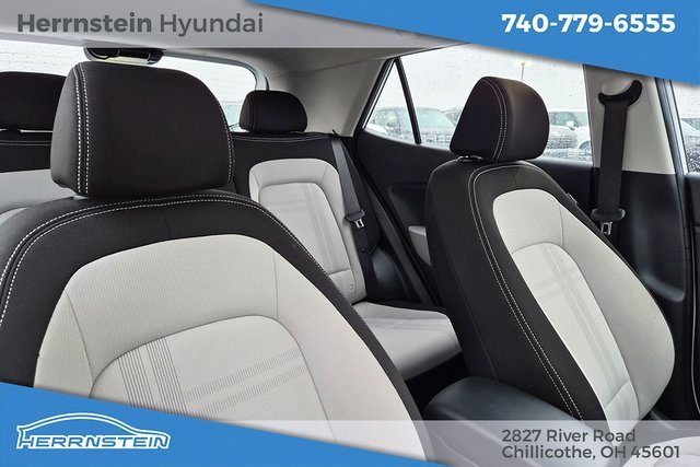 Used 2023 Hyundai Venue SEL image 27