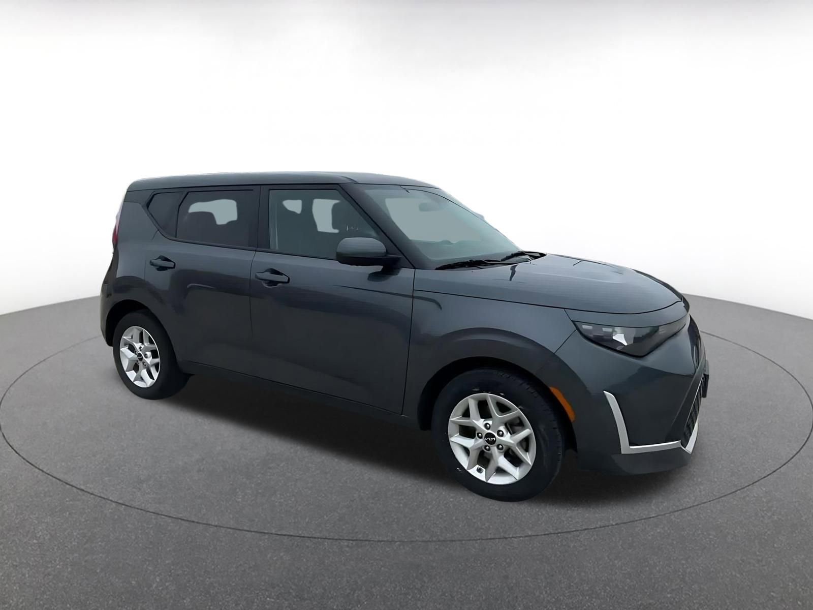 Used 2025 Kia Soul LX w/ LX Technology Package image 2
