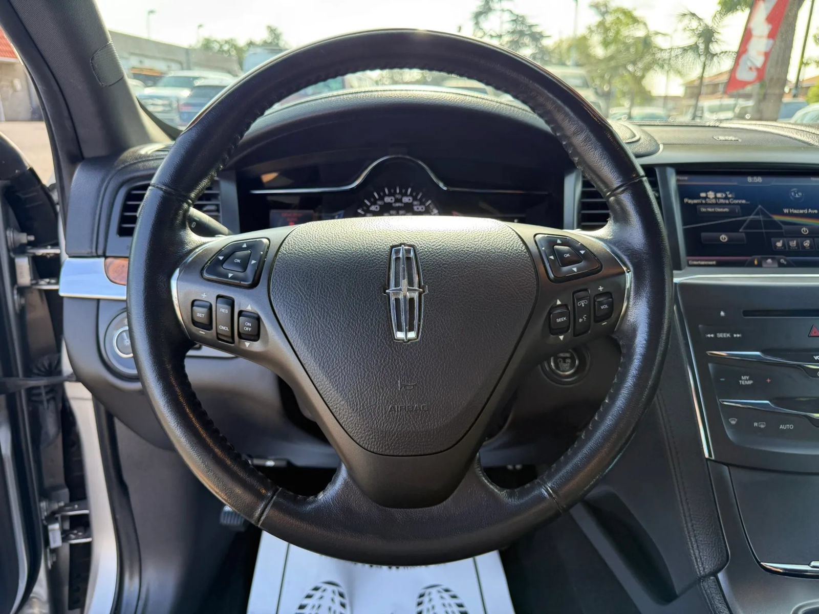 Used 2013 Lincoln MKS FWD image 26