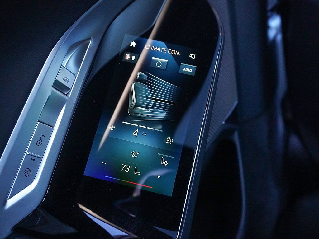 Used 2023 BMW 760i xDrive w/ Parking Assistance Package image 55